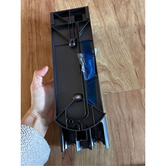 Handheld Dyson Screw In Wall Mount Docking Station Part No. T103241 for v7 and v - Picture 3 of 6